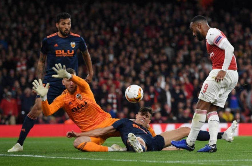 Lacazette phung phi co hoi anh 2