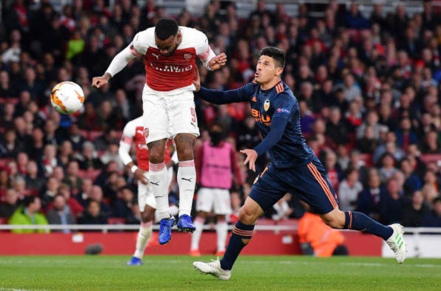 Lacazette phung phi co hoi anh 1