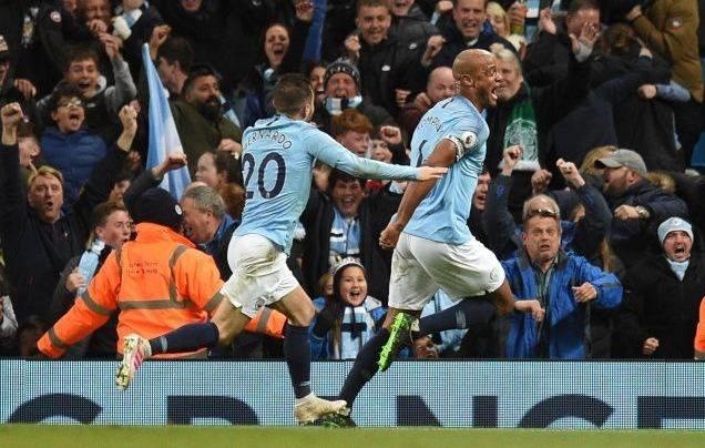 San Etihad vo oa trong khoanh khac Kompany lap sieu pham hinh anh