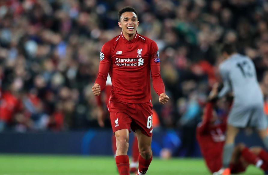 Fabregas khen cu da phat cua Alexander Arnold anh 1