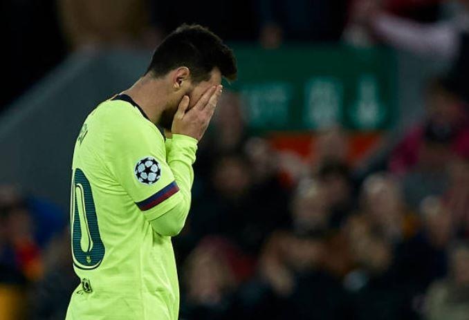 Messi khoc trong phong thay do sau that bai truoc Liverpool hinh anh