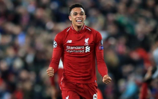 Fabregas gay bao vi ca ngoi cu da lau ca cua Alexander Arnold hinh anh