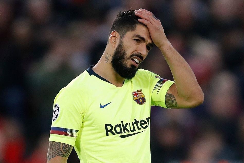 Suarez choi xau lam doi thu roi san, Barca nhan ket dang hinh anh