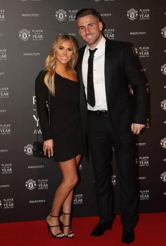 Pogba ra mat ban gai anh 2