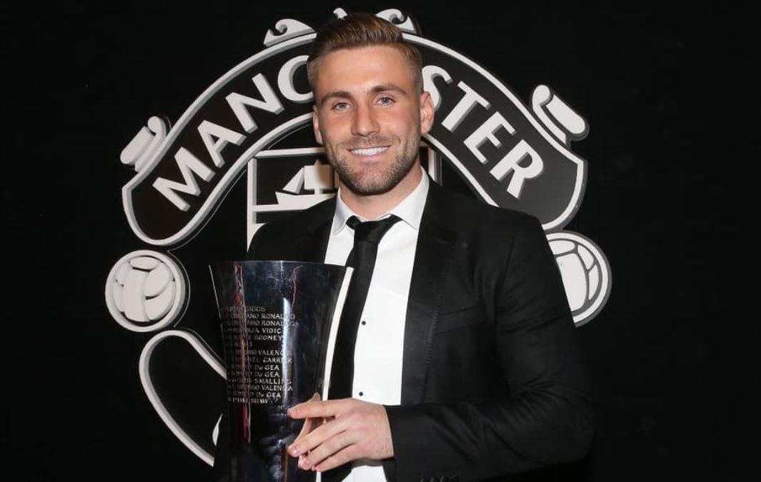 Luke Shaw gianh cu dup danh hieu ca nhan mua 2018/19 hinh anh