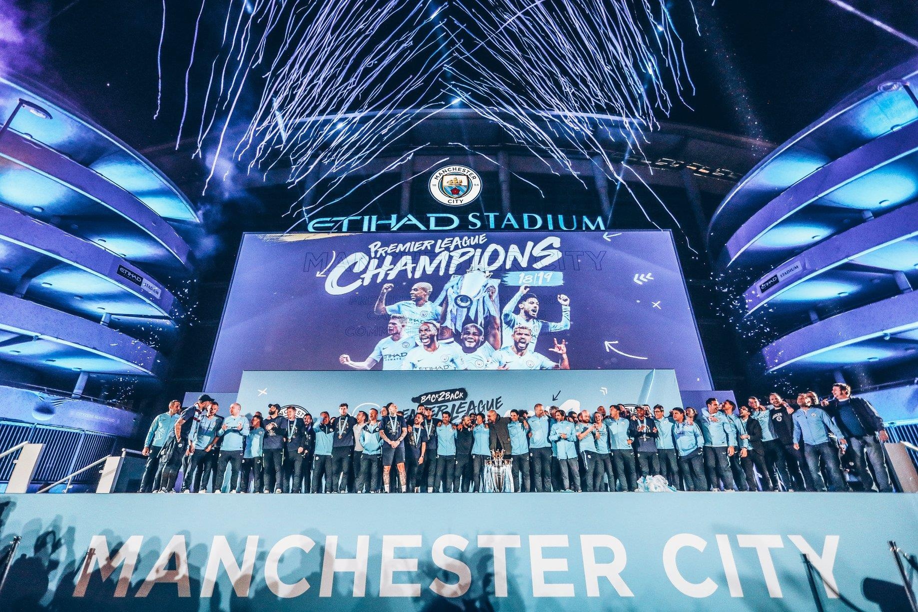 Man City an mung chuc vo dich anh 10