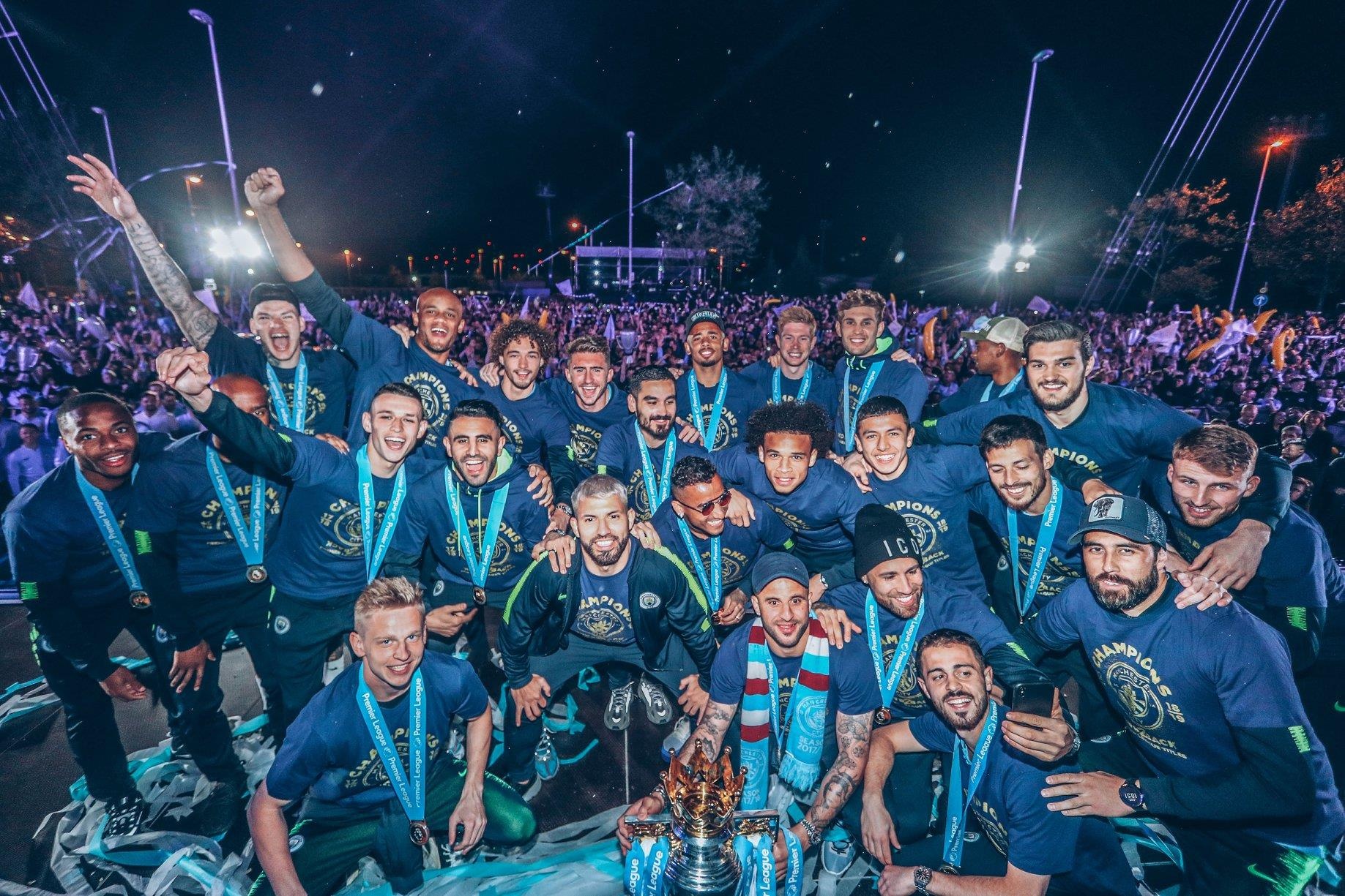 Man City an mung chuc vo dich anh 1