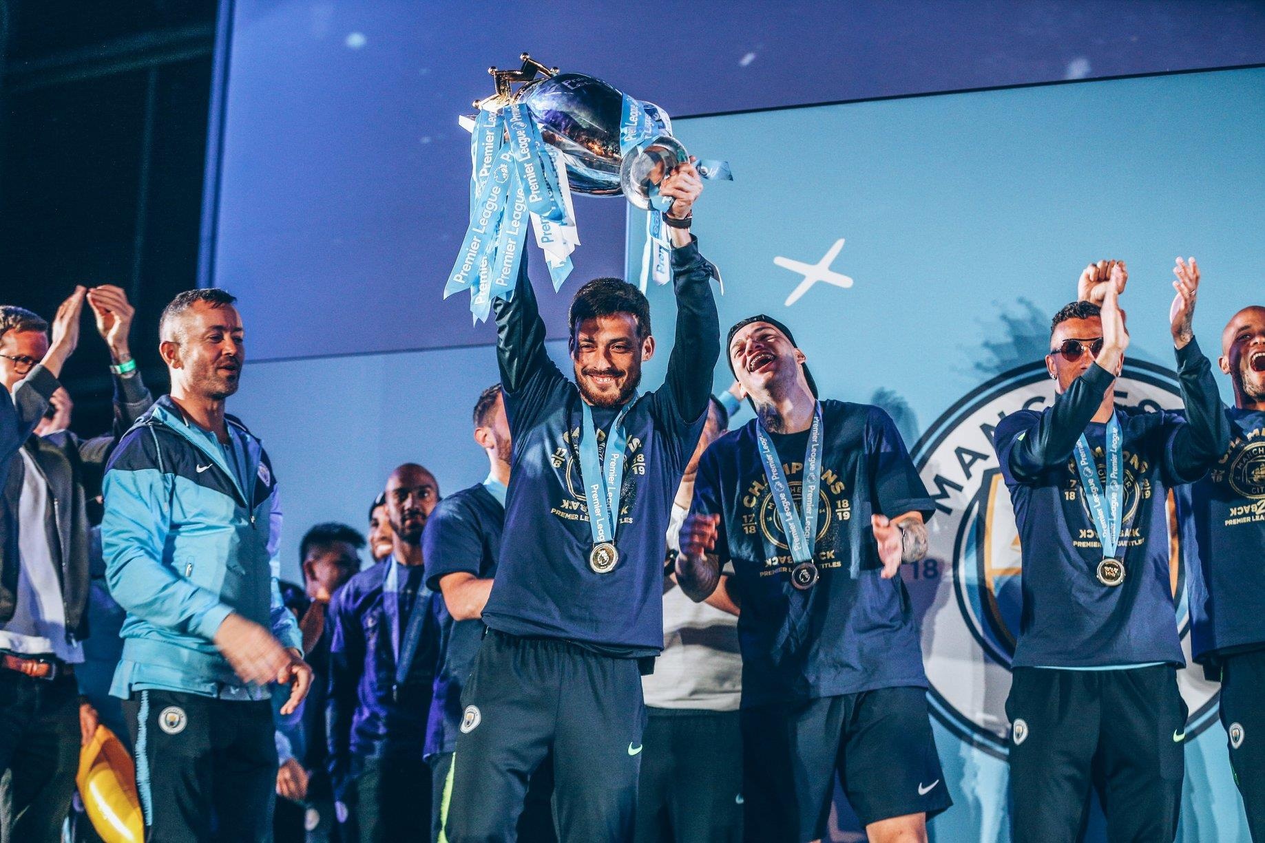 Man City an mung chuc vo dich anh 6