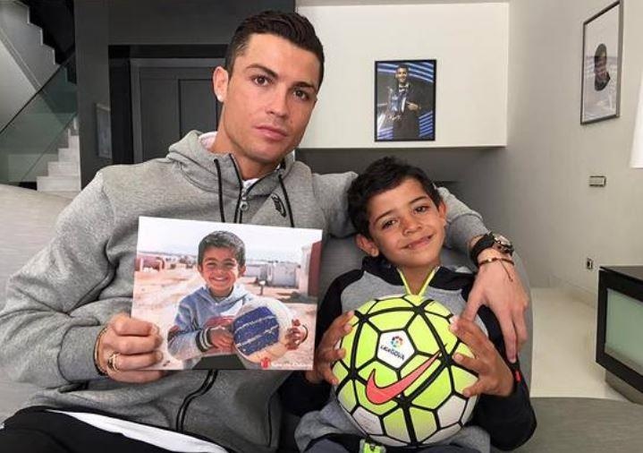 Ronaldo hoan thanh uoc nguyen cua cau be bi u nao hinh anh