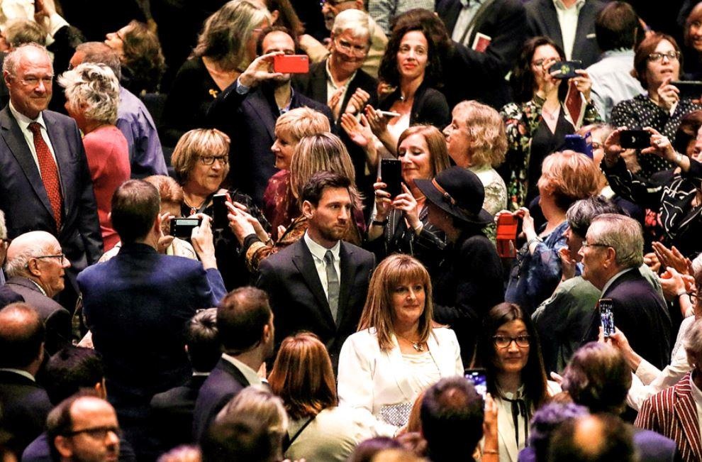 Messi nhận giải thưởng dân sự ảnh 2 Messi nhan giai thuong dan su anh 2