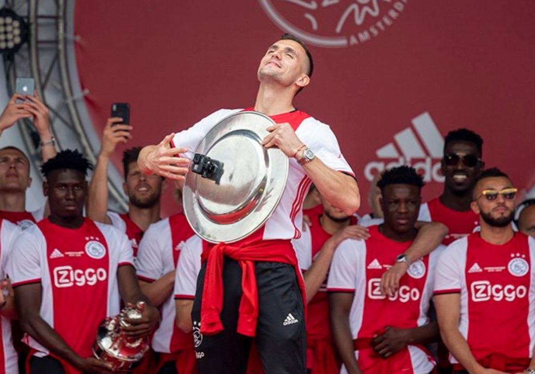 Ajax an mung chuc vo dich anh 8