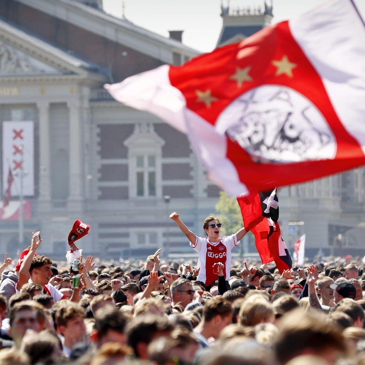 Ajax an mung chuc vo dich anh 5