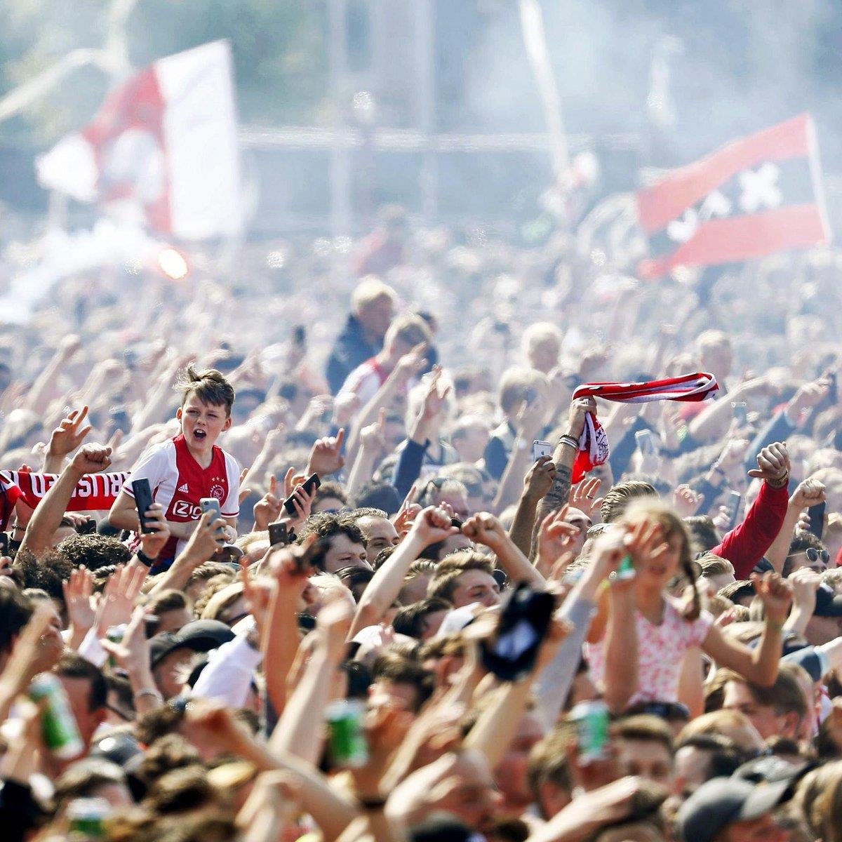 Ajax an mung chuc vo dich anh 6