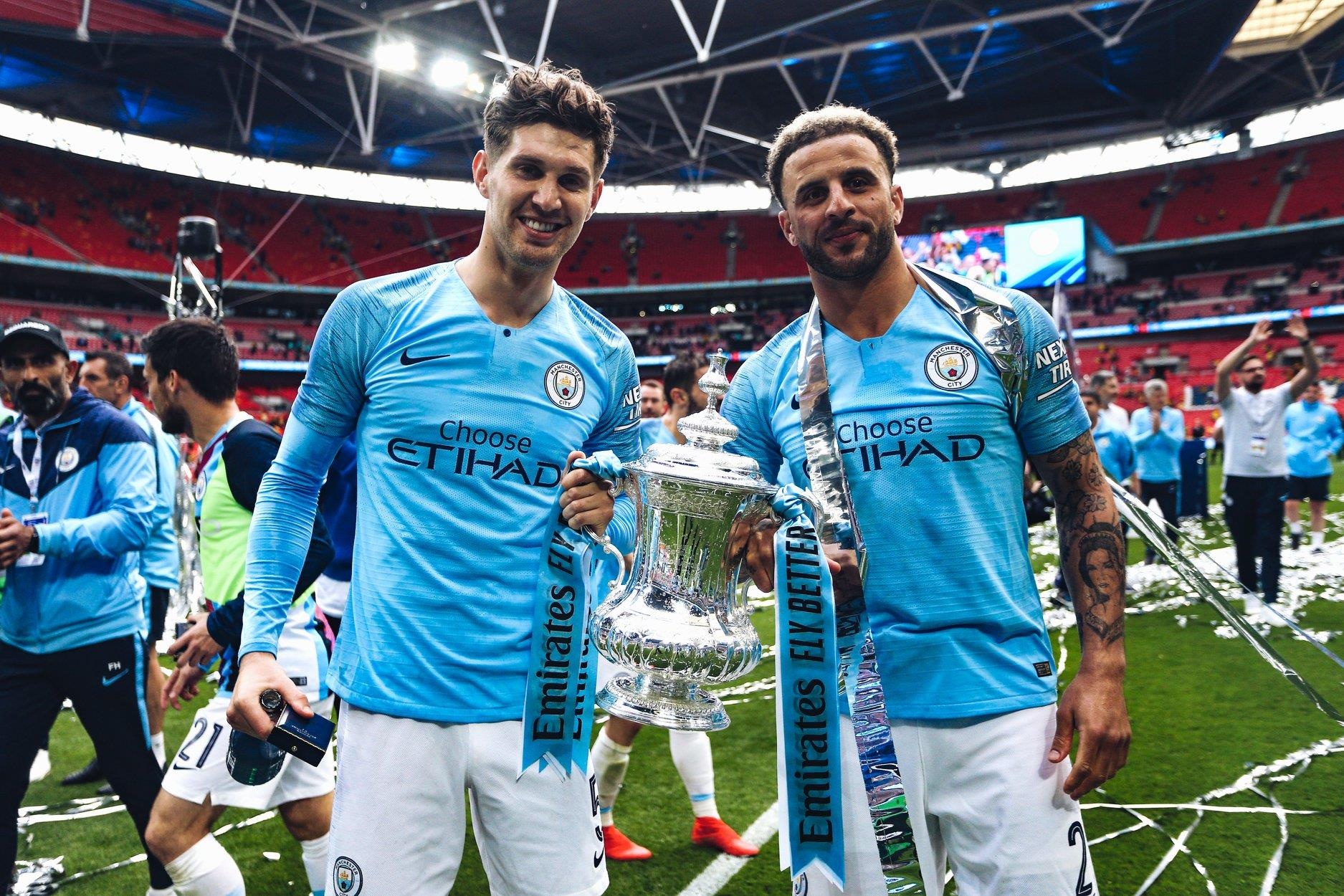 Man City an ba anh 8