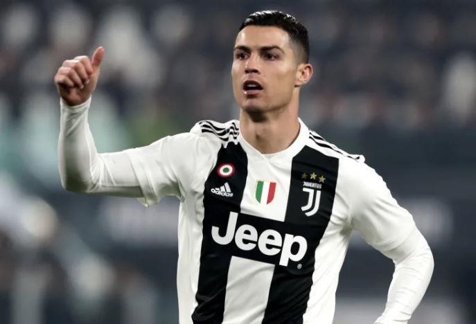 Ronaldo gianh giai cau thu hay nhat ngay mua dau tien tai Serie A hinh anh