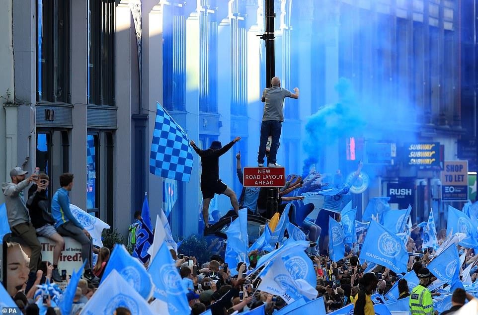 Man City rước cúp ảnh 8 Man City ruoc cup anh 8