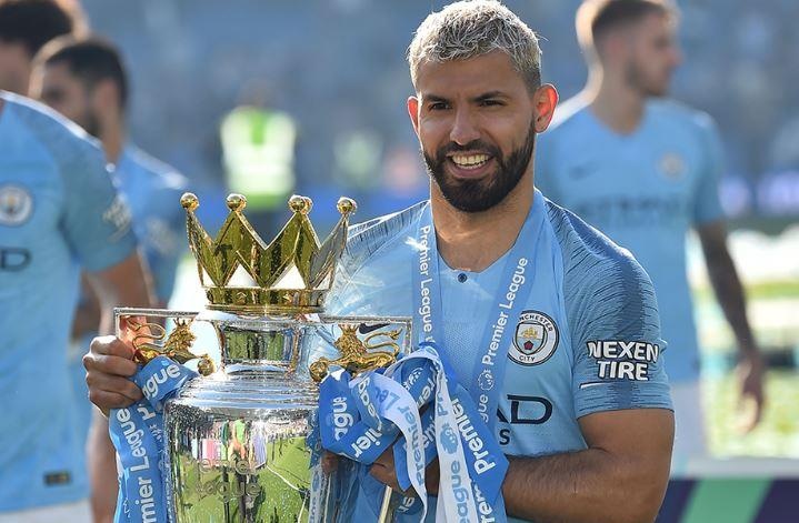 Aguero bi choi kham bang cup Premier League gia hinh anh