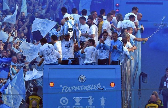 Manchester chuyen mau xanh trong le ruoc cup cua thay tro Pep hinh anh