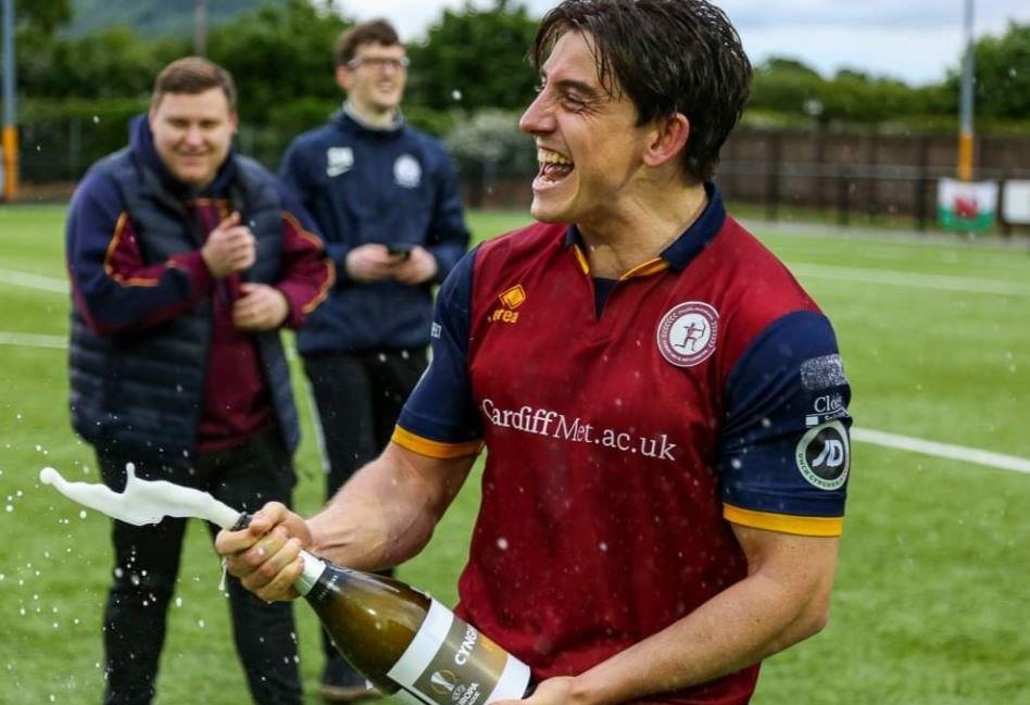 Doi bong sinh vien gianh quyen du vong loai Europa League hinh anh