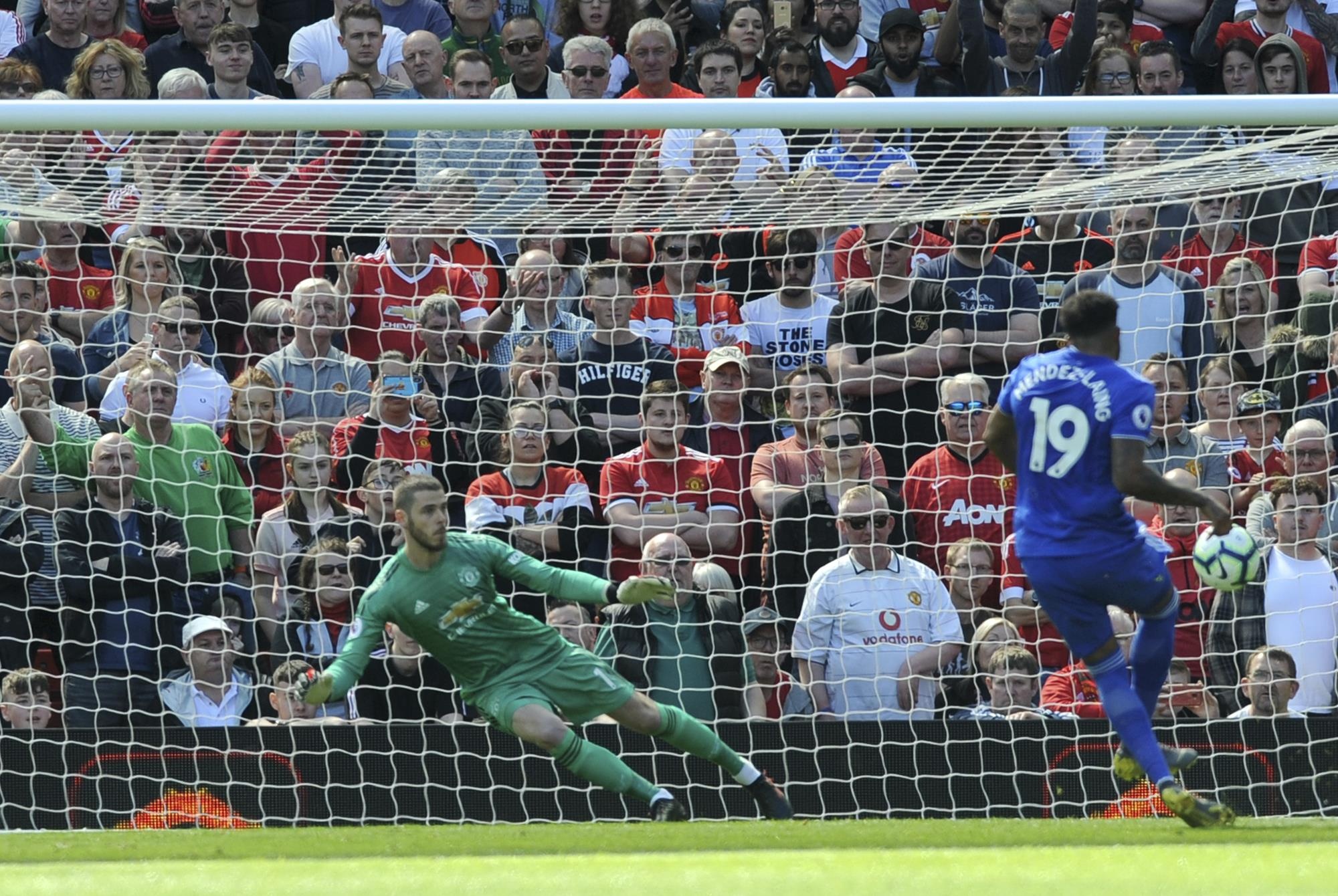 CĐV cược MU thua Cardiff ảnh 2 CDV cuoc MU thua Cardiff anh 2