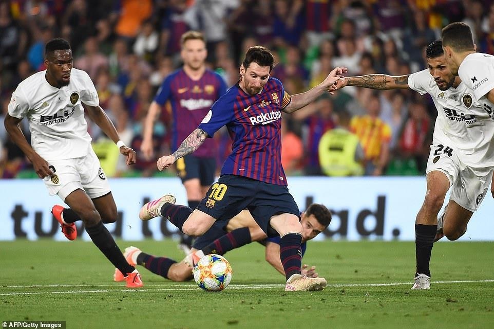 Messi cầm bóng nhiều hơn cả đội Valencia ảnh 1 Messi cam bong nhieu hon ca doi Valencia anh 1