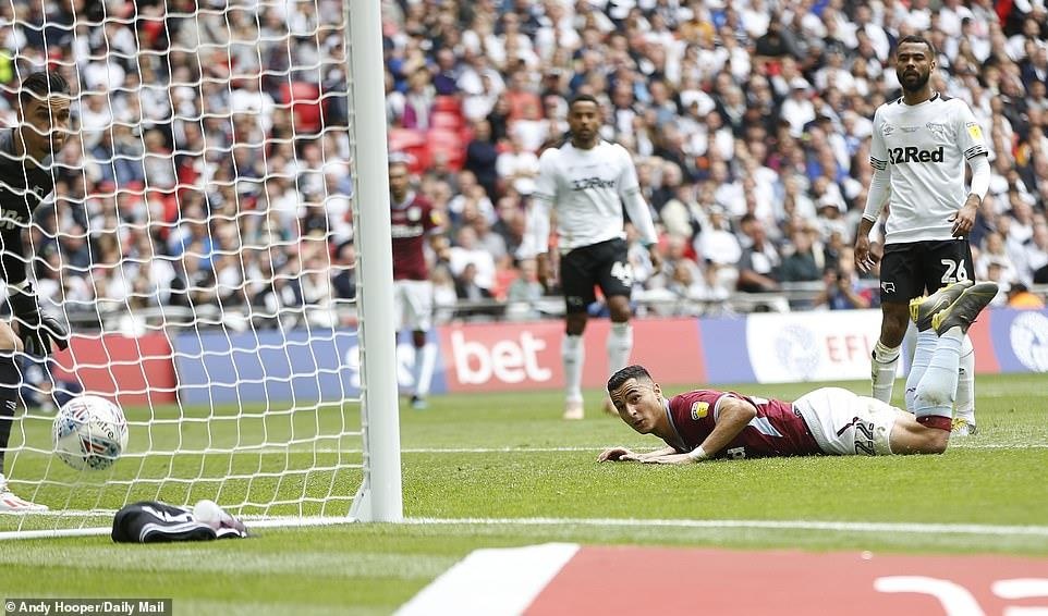 hoc tro Lampard mac sai lam anh 2