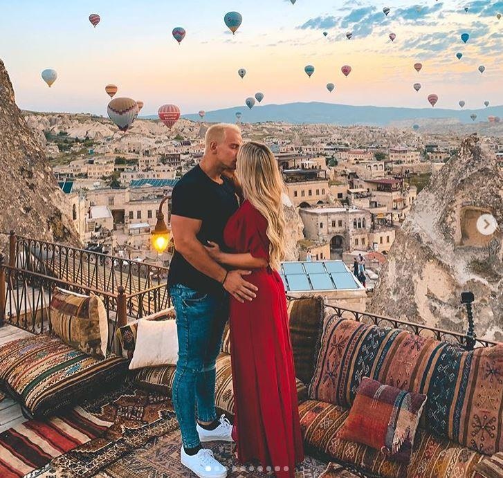 nữ CĐV mặc hở hàng tại chung kết C1 ảnh 2 nu CDV mac ho hang tai chung ket C1 anh 2