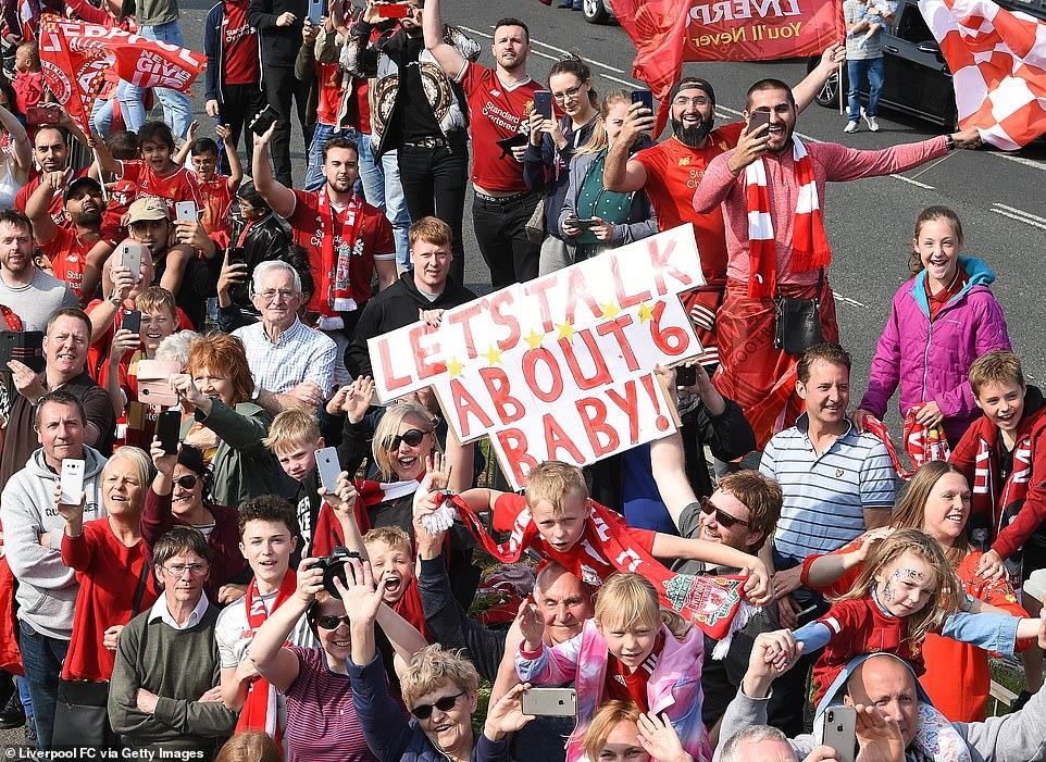 Liverpool ruoc cup anh 15