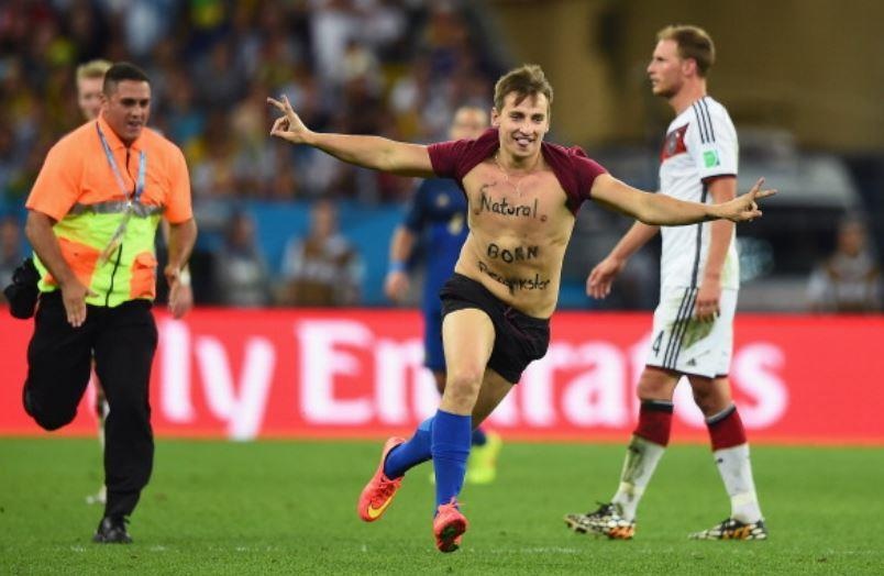 Nu CDV gay gian doan chung ket Champions League anh 2