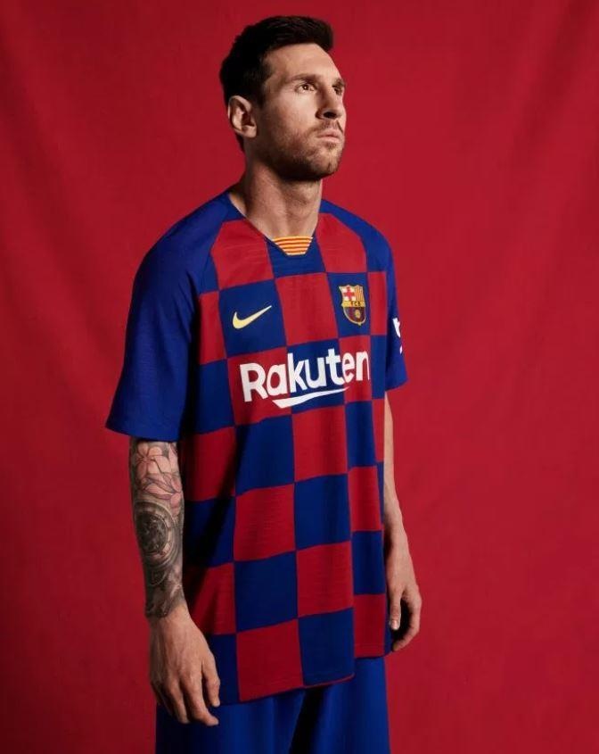 Barca ra mat ao dau anh 1