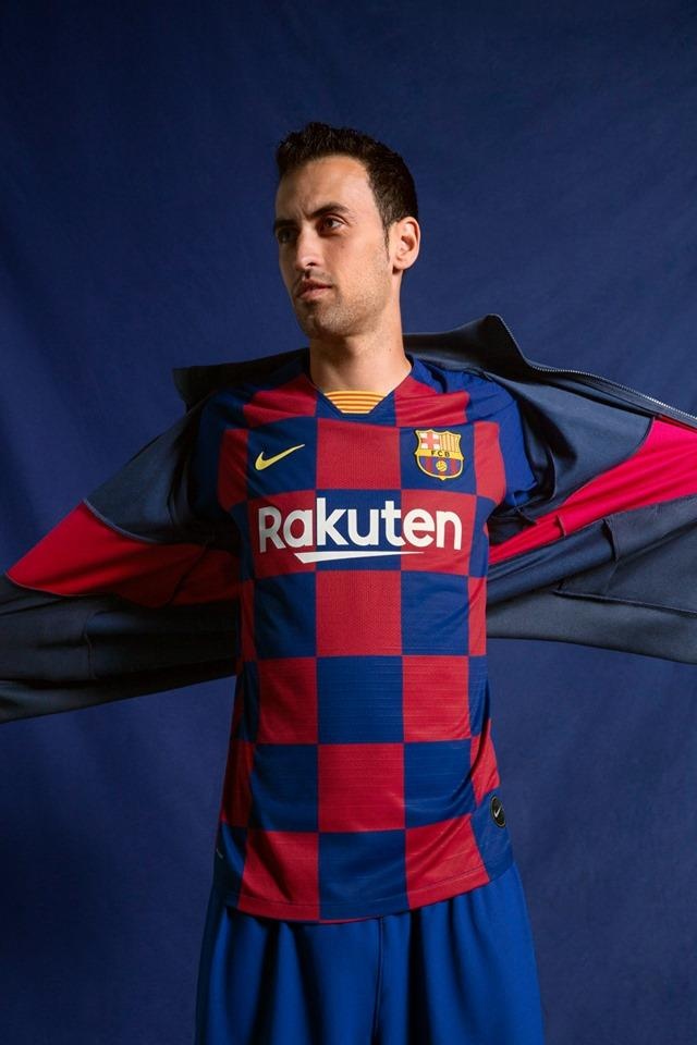 Barca ra mat ao dau anh 2