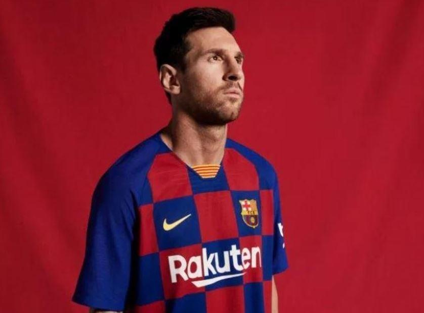 Barca pha bo truyen thong voi mau ao hoa tiet ban co hinh anh