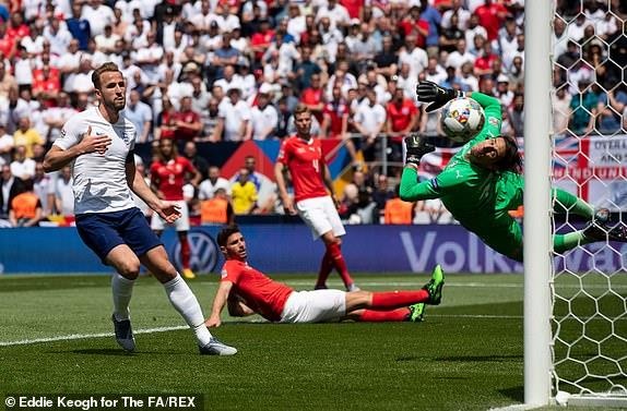 Tuyen Anh vs Thuy Si anh 1