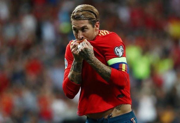 Ramos lap cong giup tuyen Tay Ban Nha de bep Thuy Dien hinh anh