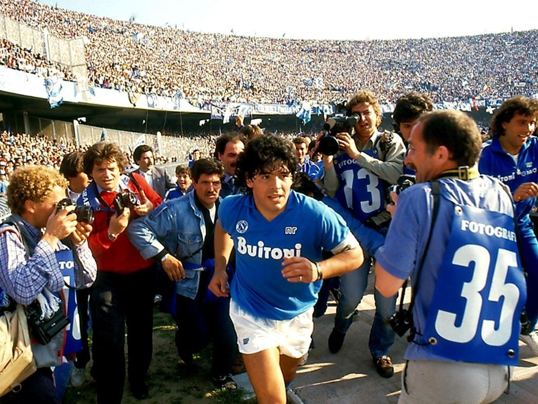 10 le ra mat cau thu an tuong nhat anh 9