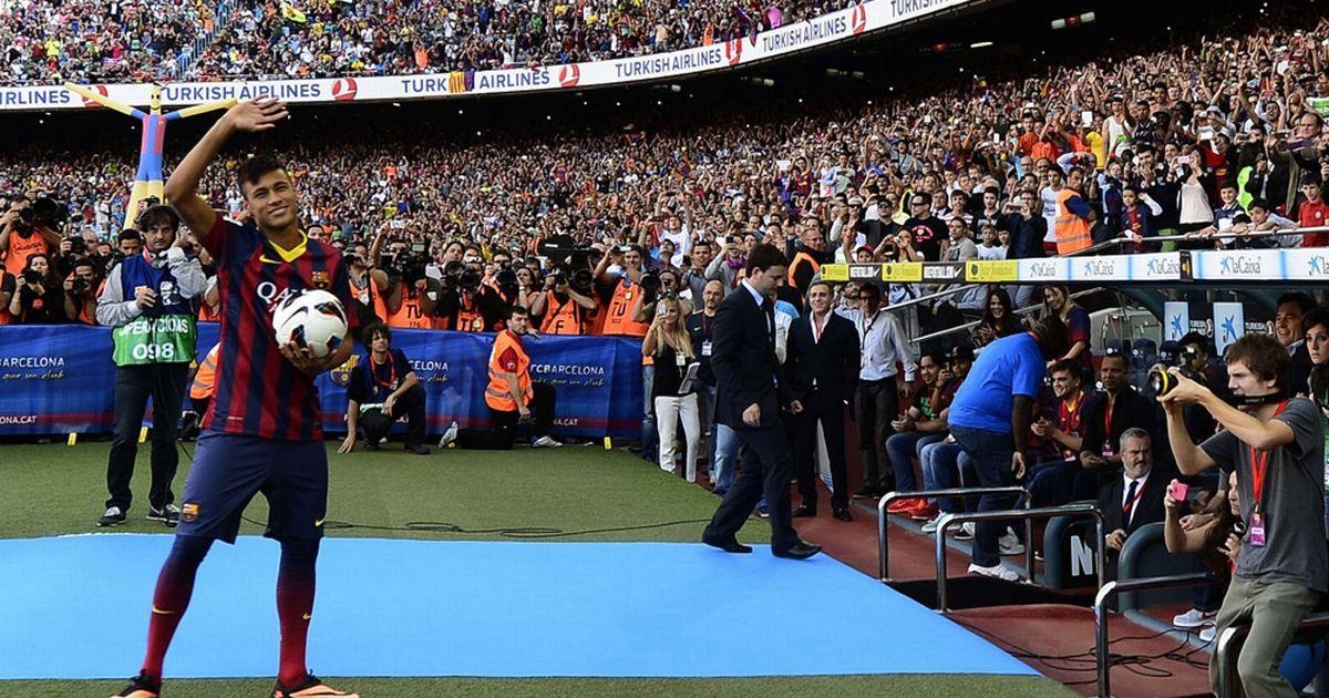 10 le ra mat cau thu an tuong nhat anh 7