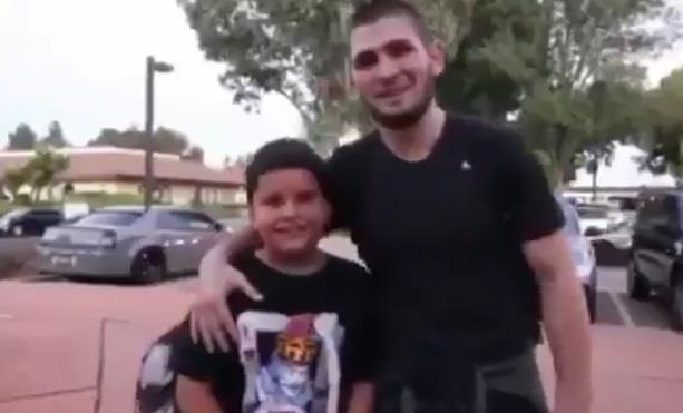 Khabib bat cau be fan Barca khen Real Madrid anh 1