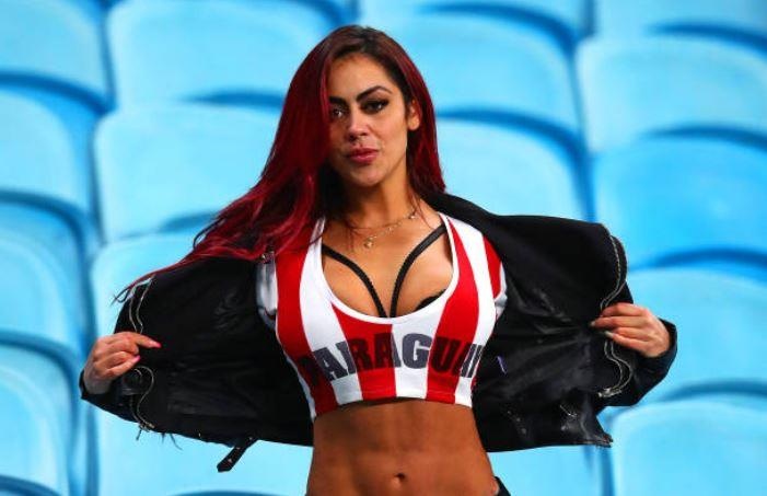 Larissa Riquelme khoe nguc anh 4