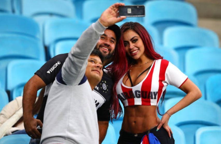 Larissa Riquelme khoe nguc anh 5