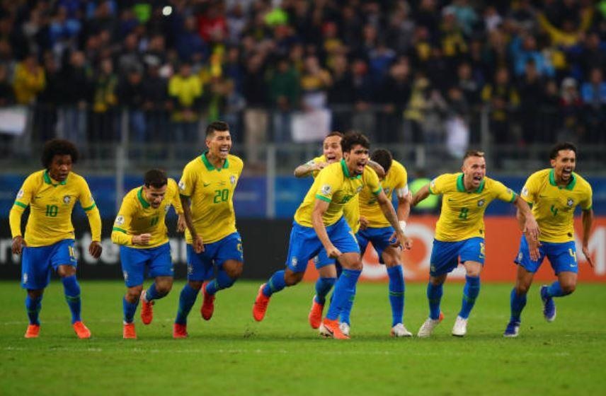 Larissa Riquelme khoe nguc anh 8