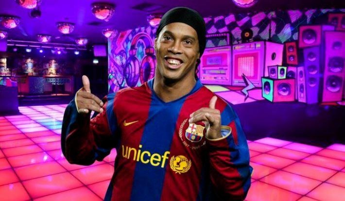 Ronaldinho doi dieu khoan 'di bar 2 lan moi tuan' de gia nhap Flamengo hinh anh