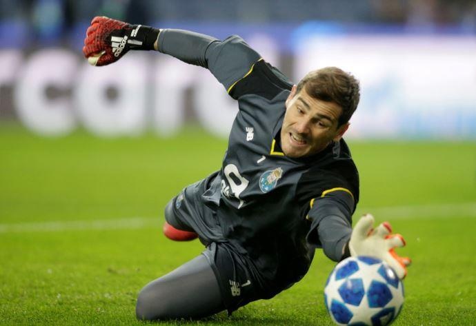 Iker Casillas tro lai tap luyen bat chap nguy co dot quy hinh anh