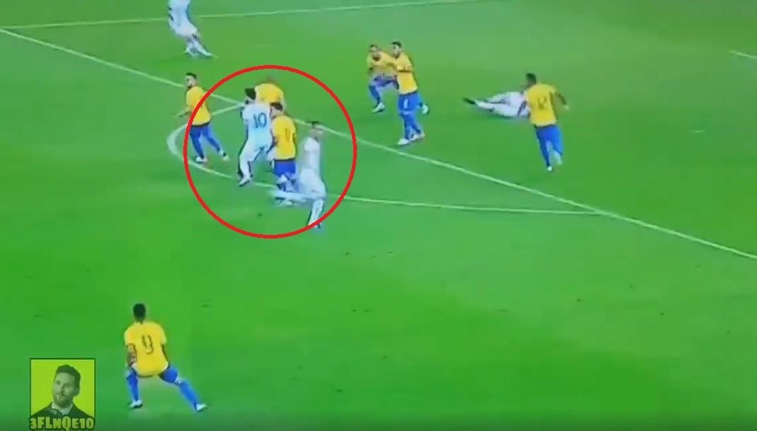 cầu thủ Argentina đứng yên nhìn Brazil phản công ảnh 2 cau thu Argentina dung yen nhin Brazil phan cong anh 2