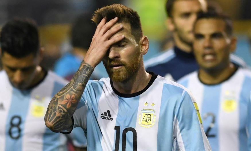 Cau thu Argentina di bo trong tinh huong Brazil ghi ban thang thu 2 hinh anh