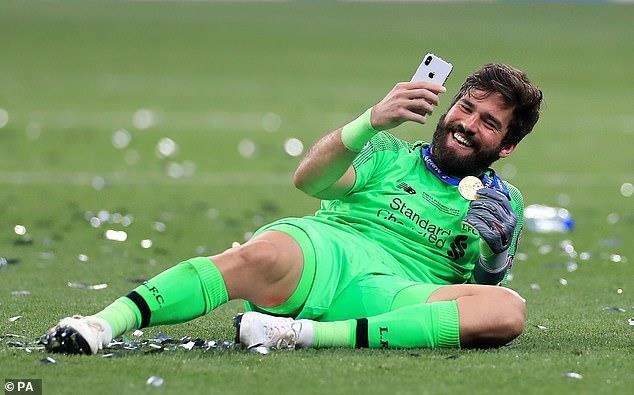 Alisson Becker gianh 3 gang tay vang anh 2