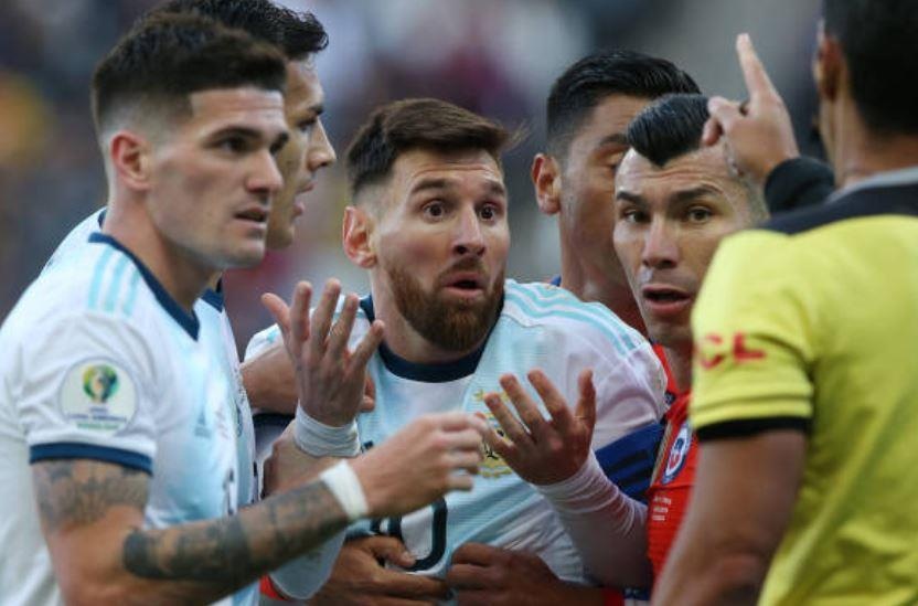 Messi nhan the do truc tiep anh 2