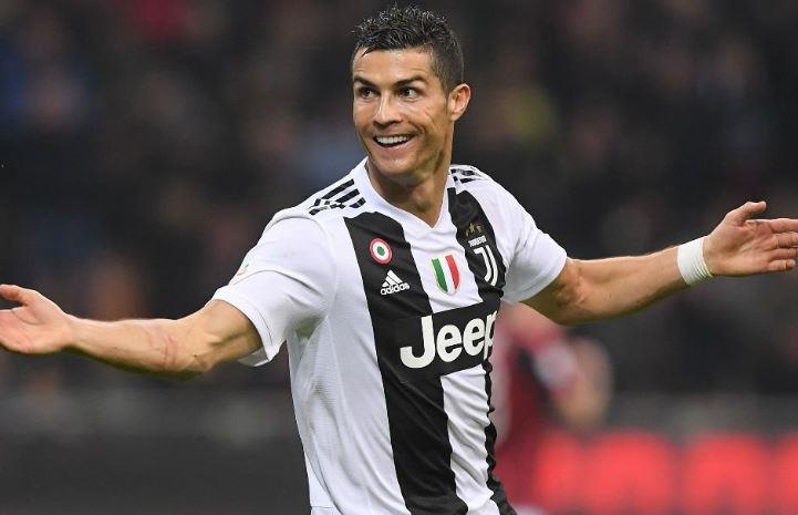 Ronaldo lam dong doi phan khich tren san tap hinh anh