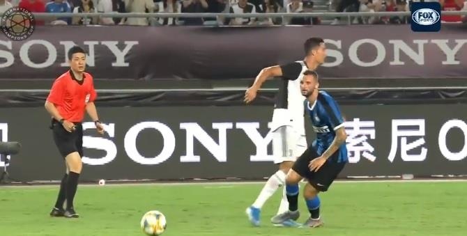 Ronaldo biểu diễn kỹ thuật ảnh 1 Ronaldo bieu dien ky thuat anh 1