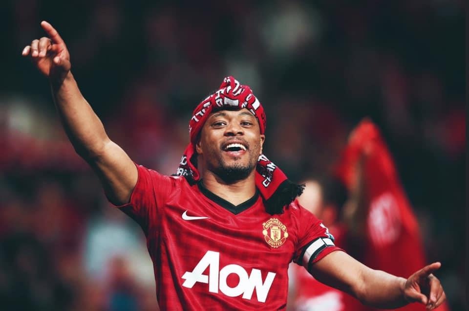 Danh thu Patrice Evra giai nghe hinh anh