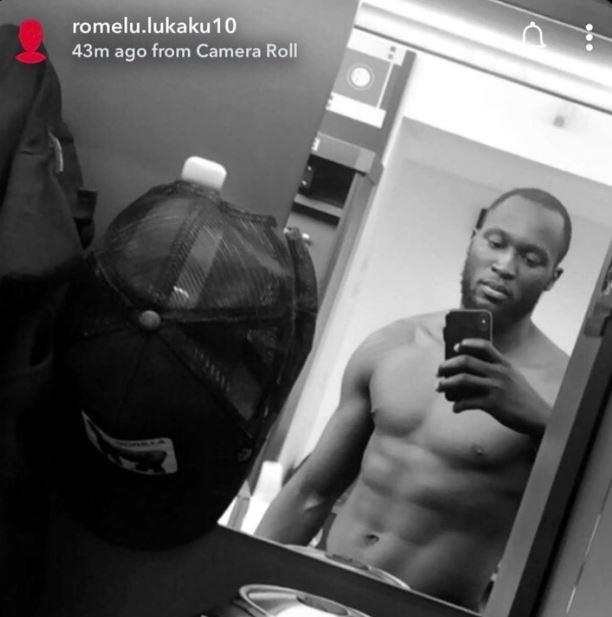 Lukaku khoe co bap anh 1